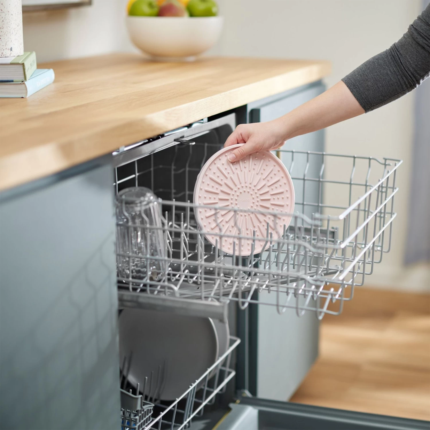 Frisco Silicone Dog & Cat Lick Mat With Suction Cups, Pink 8 Frisco Silicone Dog & Cat Lick Mat With Suction Cups, Pink - Image 6